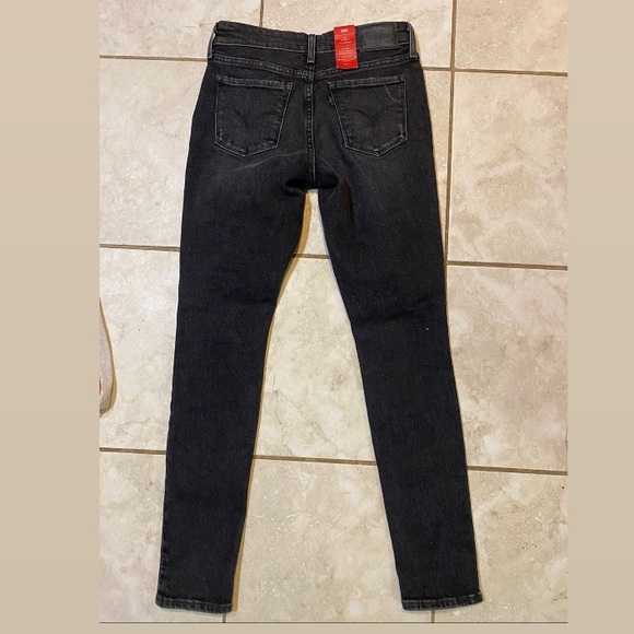 BNWT LEVIS - Picture 2 of 3